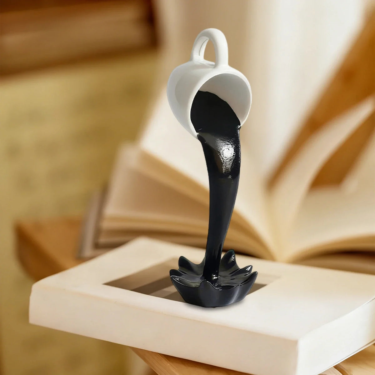 Floating Spilling Coffee Cup Sculpture Kitchen Decoration Spilling Pouring Splash Creative Desktop Decor Home Decoration